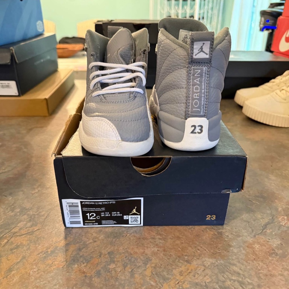 Boy Grey Jordan - Picture 2 of 3